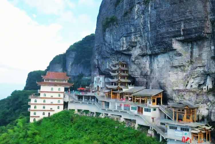 饒龍山瑞峰寺風(fēng)景區