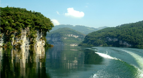 余慶飛龍湖休閑度假旅游區